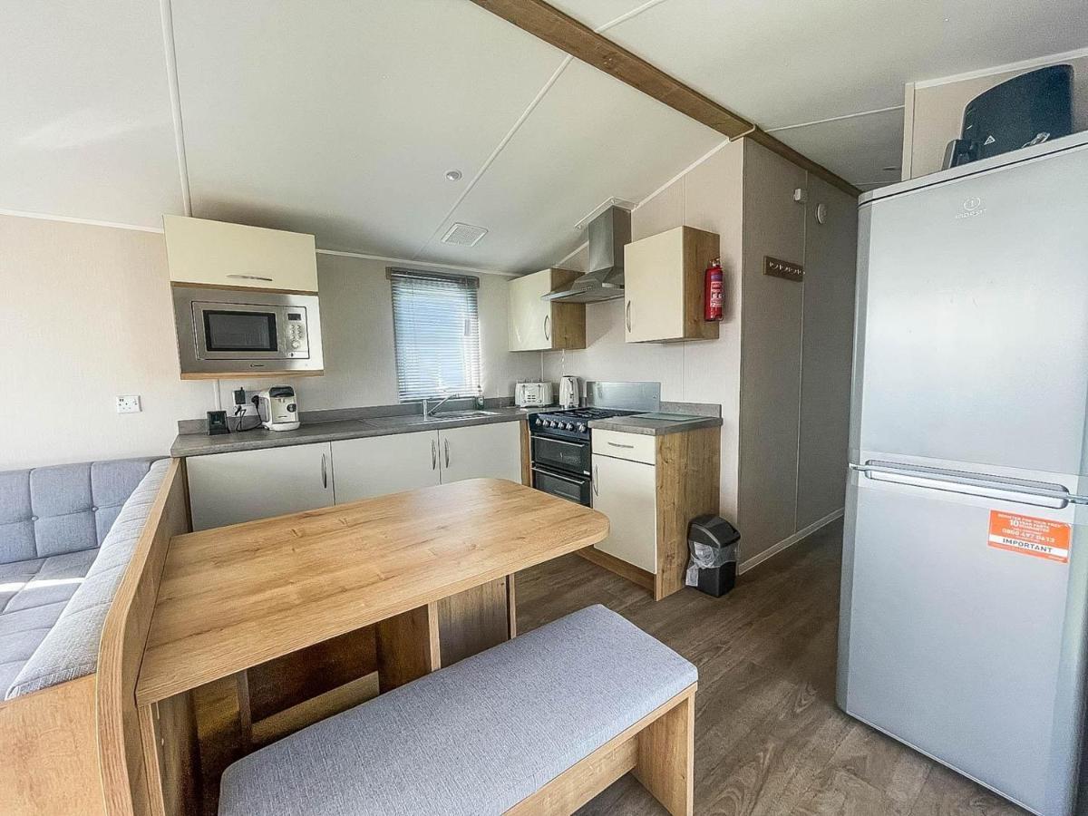 Lovely 8 Berth Caravan For Hire At Barmston Beach Holiday Park Ref 62002O Hotel Lund Exterior photo