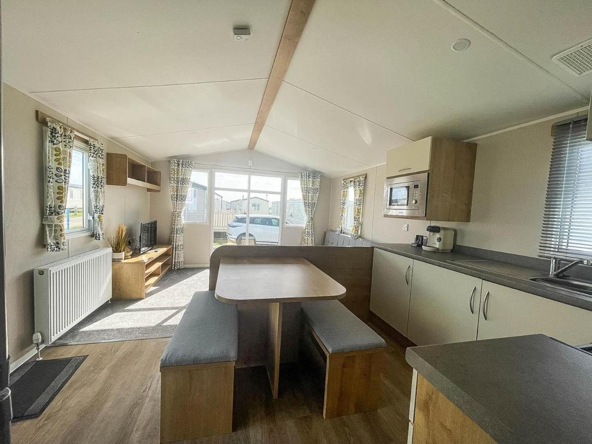 Lovely 8 Berth Caravan For Hire At Barmston Beach Holiday Park Ref 62002O Hotel Lund Exterior photo