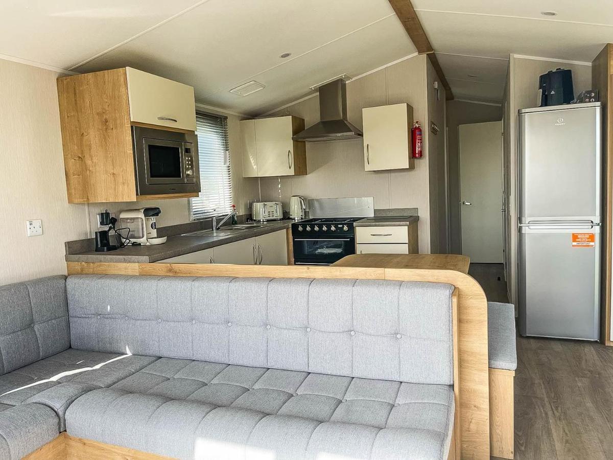 Lovely 8 Berth Caravan For Hire At Barmston Beach Holiday Park Ref 62002O Hotel Lund Exterior photo